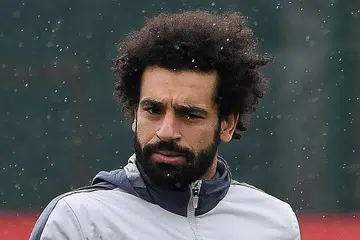 PENGHARGAAN BESAR: Bintang penyerang Liverpool dan Mesir, Mohamed Salah (gambar atas) antara enam tokoh yang dipaparkan di muka hadapan majalah Time sempena pemilihan 100 orang paling berpengaruh majalah itu. Turut menghiasai halaman hadapan Time ialah penyanyi Taylor Swift, pelakon Dwayne 'The Rock' Johnson, aktres Sandra Oh, tokoh politik Amerika Nancy Pelosi dan penyampai berita TV, Gayle King. - Foto AFP