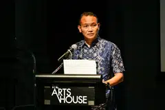 MASTERA PENTING: Pengerusi Majlis Bahasa Melayu Singapura (MBMS), Encik Mohd Fahmi Aliman, yang dilantik pada 1 Ogos, memberi ucapannya di edisi pertama Hari Mastera 2023 di The Arts House, pada Sabtu.