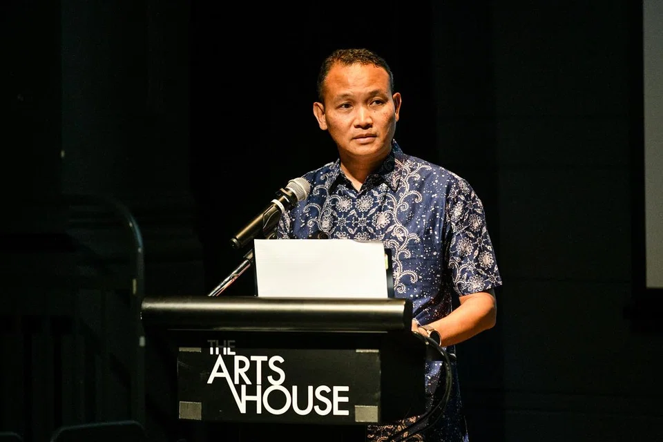 MASTERA PENTING: Pengerusi Majlis Bahasa Melayu Singapura (MBMS), Encik Mohd Fahmi Aliman, yang dilantik pada 1 Ogos, memberi ucapannya di edisi pertama Hari Mastera 2023 di The Arts House, pada Sabtu.