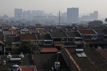 DILANDA JEREBU: Kuala Lumpur turut terjejas dengan mutu udara tidak sihat pada 29 September 2023.  