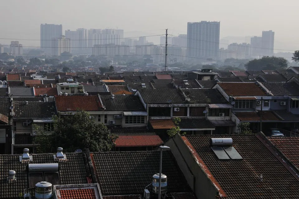 DILANDA JEREBU: Kuala Lumpur turut terjejas dengan mutu udara tidak sihat pada 29 September 2023.  