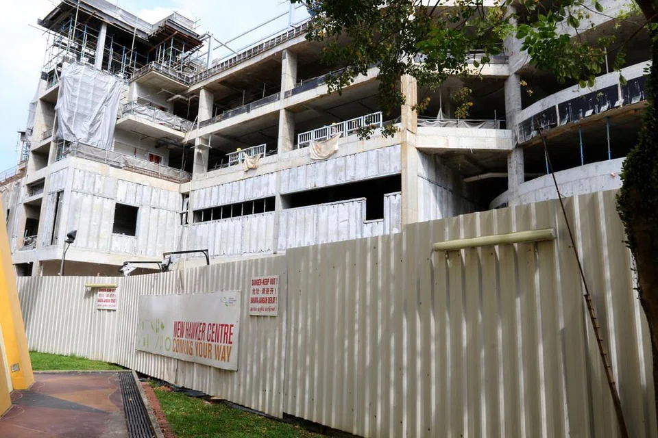 TAPAK BARU: Pembangunan bersepadu yang terletak di Woodlands Street 12 berdekatan Stadium Woodlands dan Kompleks Renang Woodlands dijangka mula beroperasi pada separuh kedua tahun ini dan ia akan mempunyai 70 gerai makanan masak di pusat penjaja yang diurus oleh Agensi Sekitaran Kebangsaan (NEA), 60 kedai yang diurus oleh Lembaga Perumahan dan Pembangunan (HDB) serta sebuah pasar raya. - Foto SHAHRIYA YAHAYA