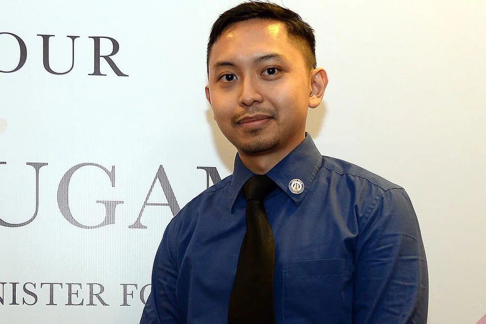 MEMPERSIAPKAN GENERASI AKAN DATANG: Inspektor Stesen Fathli Mohd Yusof yang berkhidmat bersama Biro Narkotik Pusat (CNB) percaya pendidikan moral bagi generasi muda merupakan kunci menangani isu dadah dalam masyarakat. - Foto-foto IMAN ALIF