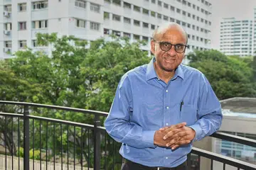 POPULAR DALAM KALANGAN RAKYAT: Encik Tharman Shanmugaratnam adalah orang pertama yang secara terbuka mengisytiharkan hasratnya untuk bertanding dalam Pilihan Raya Presiden akan datang.