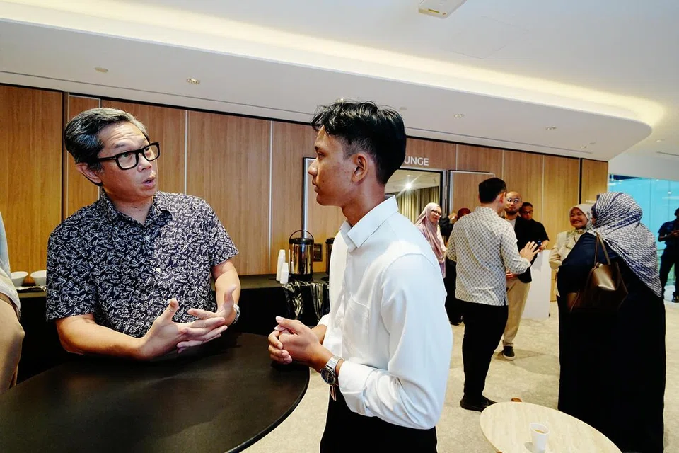 dermasiswa BH-AMP, pelajar Melayu Islam, bantuan pendidikan media, mentor daripada BH, encik puad ibrahim