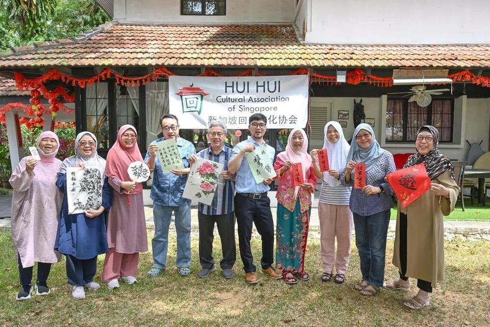Para anggota Huihui tetap merasakan mereka sebahagian daripada masyarakat Islam di Singapura. Bagi mereka, golongan Cina mualaf beriman dan beribadah dengan cara yang sama. Justeru, beberapa nilai budaya Cina sehaluan dengan ajaran Islam.