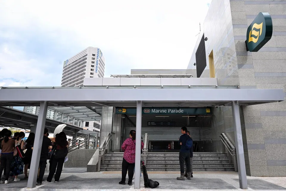 Pusat beli-belah Parkway Parade menawarkan pelbagai promosi menarik sempena pembukaan stesen MRT Marina Parade. 