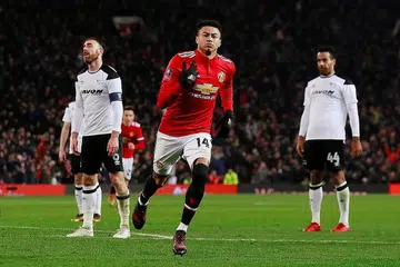 AKSI CEMERLANG: Beginilah keyakinan Jesse Lingard ketika menjarikan gol melawan Chelsea, Ahad lalu. - Foto REUTERS