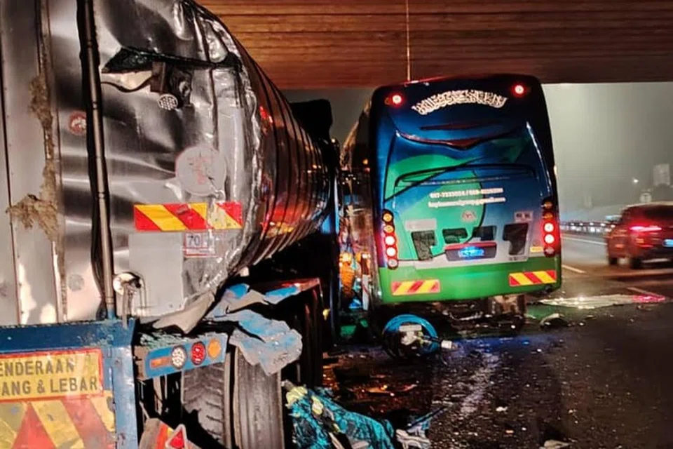 bas, nahas, maut, cedera, johor