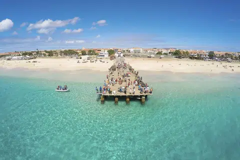 Pantai Santa Maria di selatan pulau Sal di Cape Verde.