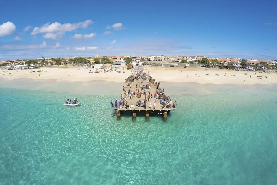 Pantai Santa Maria di selatan pulau Sal di Cape Verde.
