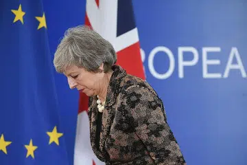 KEDUDUKAN LEMAH: Walaupun menang undi yakin yang dibawa anggota partinya sendiri, kedudukan Cik May sebagai Perdana Menteri Britain menjadi lemah akibat pemberontakan dalam kalangan penyokong Anggota Parlimen beliau. - Foto AFP