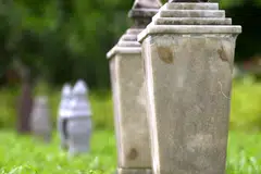 TINGGAL SEJARAH: Nisan sebagai tanda peninggalan mereka yang pernah wujud di muka bumi, bahkan ada yang pernah berjasa kepada masyarakat dan negara.