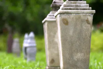 TINGGAL SEJARAH: Nisan sebagai tanda peninggalan mereka yang pernah wujud di muka bumi, bahkan ada yang pernah berjasa kepada masyarakat dan negara.