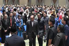 ANGKAT MALAYSIA: Perdana Menteri Datuk Seri Anwar Ibrahim (tengah) menghadiri Kolokium Madani Perkhidmatan Awam di Pusat Konvensyen Antarabangsa Putrajaya (PICC) pada Rabu.