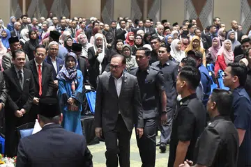 ANGKAT MALAYSIA: Perdana Menteri Datuk Seri Anwar Ibrahim (tengah) menghadiri Kolokium Madani Perkhidmatan Awam di Pusat Konvensyen Antarabangsa Putrajaya (PICC) pada Rabu.