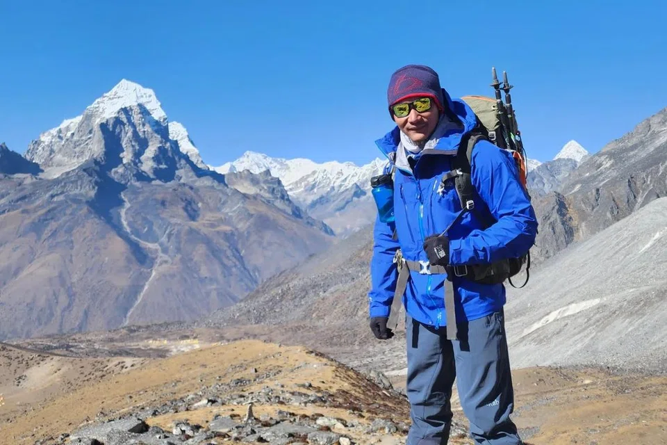 Mendaki Ama Dablam, gunung di Nepal pada 2022.