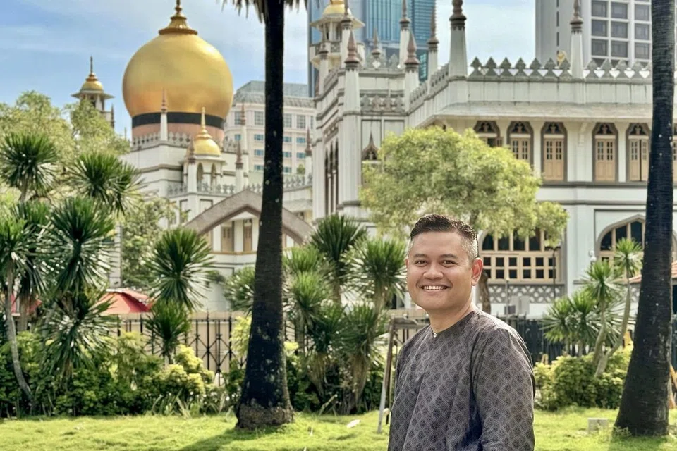 Encik Hafiz Shariff, yang sebelum ini mengetuai berbagai divisyen di Lembaga Warisan Negara, kini menyandang jawatan sebagai, Pengurus Besar, Taman Warisan Melayu. 
