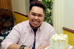 PAPAR KREATIVITI MELALUI KEK: Beberapa artis Malaysia ternama seperti Datuk Siti Nurhaliza dan Alleycats pernah merasa kek kreatif yang dihasilkan Cef Muhammad Haikal Ismail, 23 tahun, yang mengendalikan perniagaan di bawah syarikat unico Delice's By Chef Haikel. - Foto KHALID BABA
