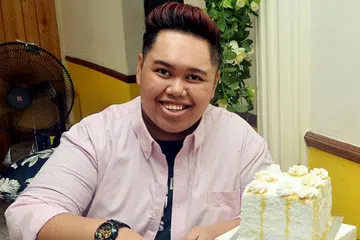 PAPAR KREATIVITI MELALUI KEK: Beberapa artis Malaysia ternama seperti Datuk Siti Nurhaliza dan Alleycats pernah merasa kek kreatif yang dihasilkan Cef Muhammad Haikal Ismail, 23 tahun, yang mengendalikan perniagaan di bawah syarikat unico Delice's By Chef Haikel. - Foto KHALID BABA