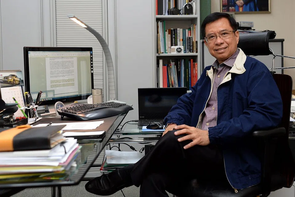 CEMERLANG: Dr Ahmad Magad dianugerahkan Pingat Eksekutif Walter L Hurd oleh Persatuan Mutu Asia Pasifik (Apqo) bagi mengiktiraf kepimpinan dan penglibatan aktif dalam usaha meningkatkan mutu di dalam dan luar syarikatnya. - Foto ZAINAL YAHYA