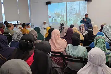 MANASIK HAJI: Selain mengikuti panduan dan bimbingan asatizah dan pegawai haji, jemaah perlu membuat persiapan mendalami ilmu haji itu sendiri agar ibadah haji yang bakal dilakukan dekat dengan apa yang dilaksanakan oleh Rasulullah saw dalam usaha mendapatkan haji yang mabrur. - Foto NOOR MOHAMAD SERVICES & TRAVEL PTE LTD
