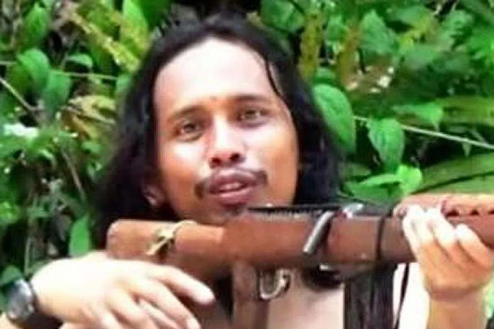 Salah seorang daripada dua lelaki terkorban dikenal pasti sebagai pemimpinMIT, Santoso (atas). 