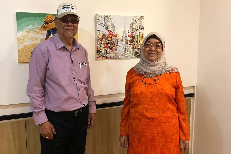 AMAL GAYA HIDUP SIHAT: Pesara Encik Abu Bakar Omar melakukan senaman sehingga tiga kali seminggu - selama dua jam bagi setiap sesi - sementara isterinya Cik Aminah Abdullah menyertai suaminya melakukan senaman sekali setiap minggu bersama warga senja lain. - Foto oleh NTUC HEALTH