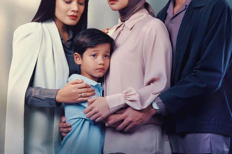 ‘AIR MATA DI UJUNG SAJADAH’: Kisah perubatan anak antara ibu kandung dengan keluarga angkat.