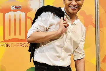 PERKASA SEMANGAT: Selepas mula dikenali dalam program realiti Singapore Idol (Musim 3), Farhan Shah gigih membina jenama sendiri malah berkorban masa berulang-alik dari Australia ke Singapura bagi memenuhi undangan program televisyen dan acara di negara kelahirannya. - Foto BM oleh HARYANI ISMAIL