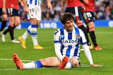 UMUM BERSARA: David Silva, yang kini menyarung jersi Real Sociedad yang beraksi dalam La Liga Sepanyol, mengalami kecederaan serius dalam perlawanan pramusim dan menyusuli itu mengumumkan keputusannya untuk bersara. 