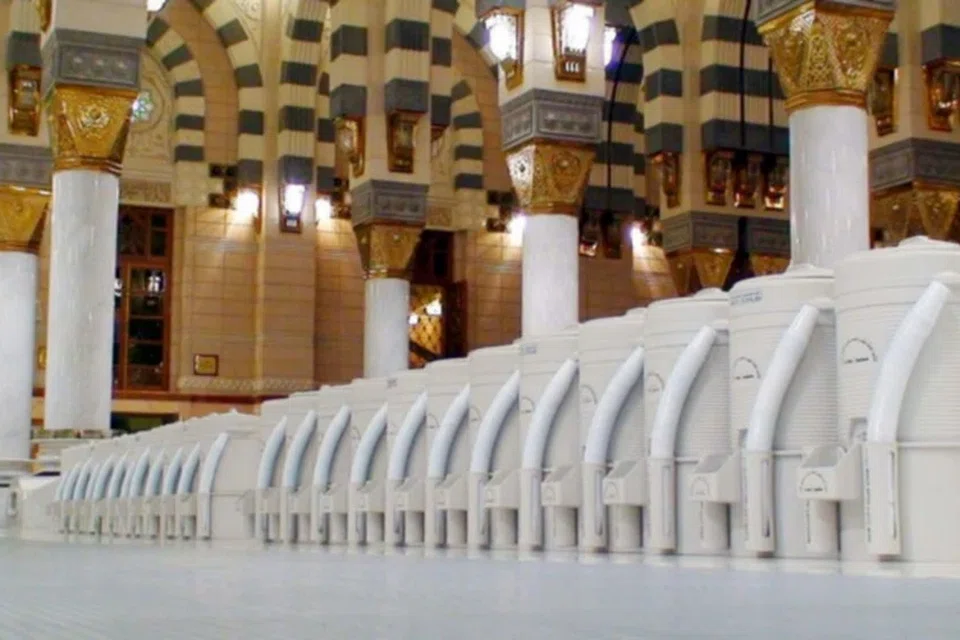 air zamzam, tong, Masjid Nabawi, haji
