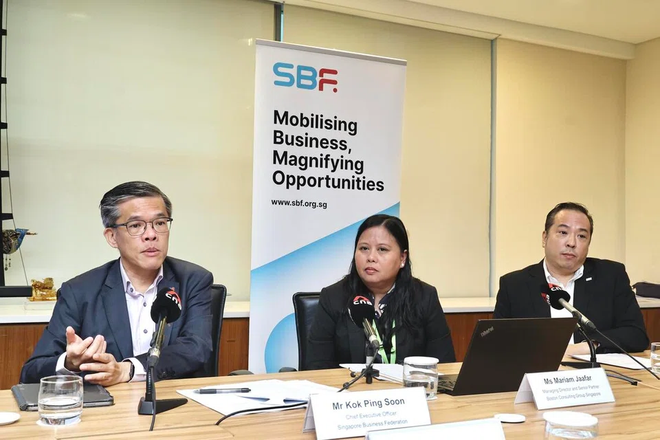 Sidang media menjelang majlis pelancaran alat diagnostik Indeks Perniagaan Sedia Masa Depan (FRBI) dihadiri oleh (dari kiri) CEO Persekutuan Perniagaan Singapura (SBF), Encik Kok Ping Soon; Pengarah Urusan dan Rakan Kongsi Kanan Boston Consulting Group Singapore, Cik Mariam Jaafar; dan Ketua Penasihat RSM Singapore, Encik Terence Ang.