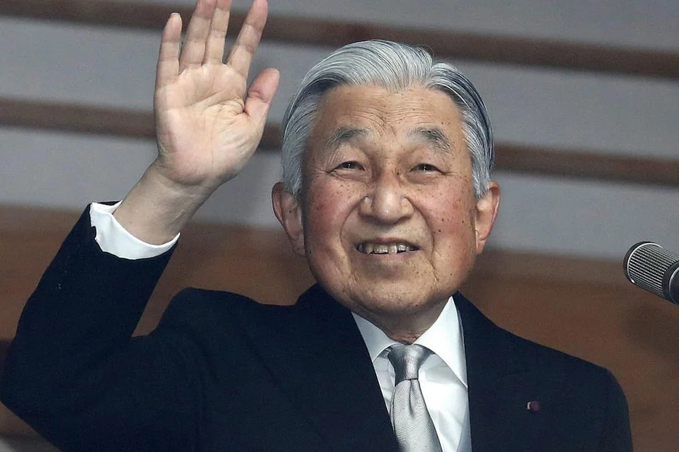MAHARAJA BARU: Putera Naruhito akan mengambil alih sebagai Maharaja daripada ayahandanya, Maharaja Akihito (atas). - Foto fail