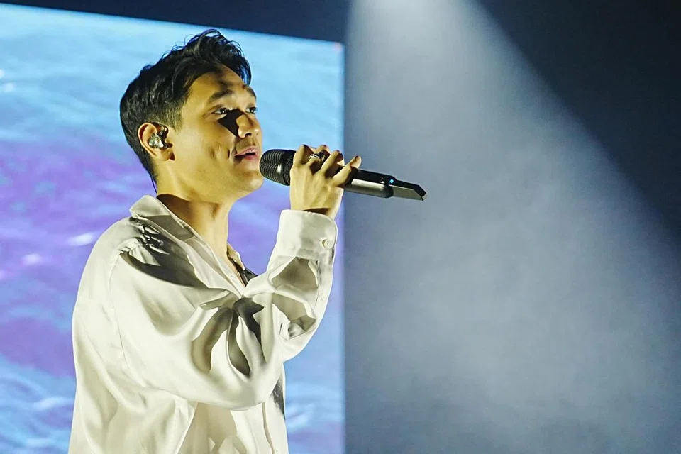 Penyanyi Indonesia, Afgan, telah mendendangkan lagu daripada album bahasa Inggerisnya semasa konsert jelajah, ‘Sonder Asian Tour’, pada 13 September di Singapura. 