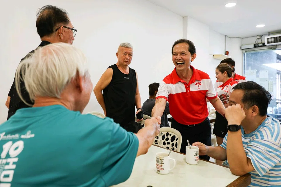 Anggota Parlimen Tanpa Kawasan Undi (NCMP) PSP, Encik Leong Mun Wai turut hadir semasa lawatan parti itu di Pasar dan Pusat Makanan Taman Jurong pada 16 Mac.