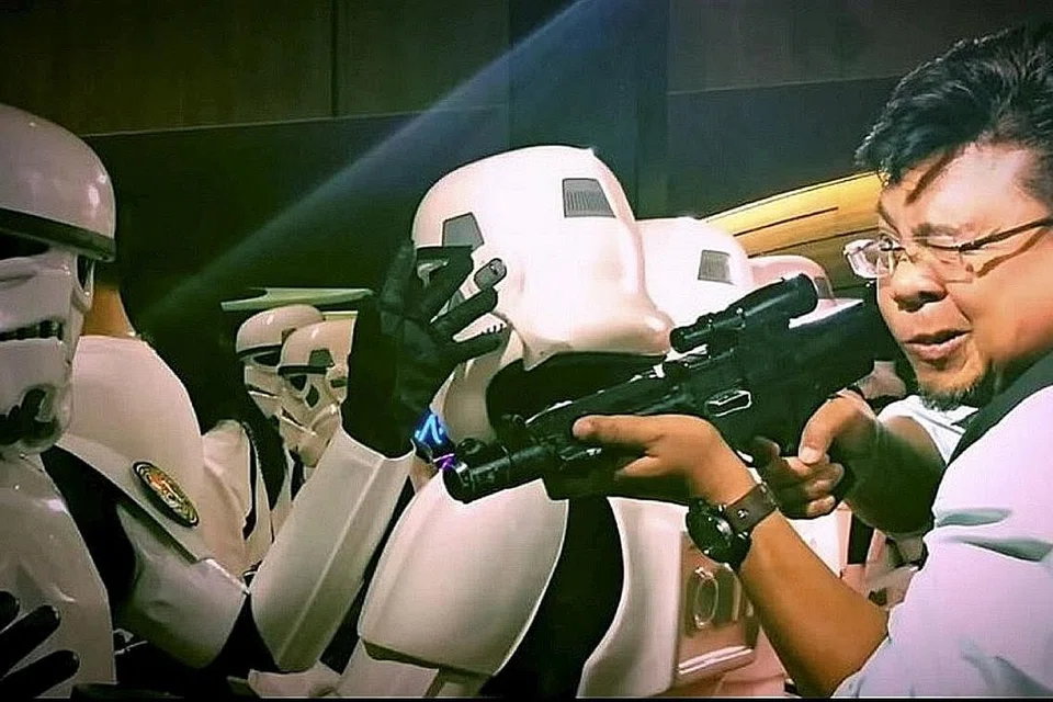 DEMAM STAR WARS: Suhaimi Yusof menyisipkan kata-kata perangsang dan juga peri pentingnya nilai kesabaran dalam beberapa klip video bertemakan 'Star Wars' di Instagram beliau. - Foto INSTAGRAM SUHAIMI YUSOF