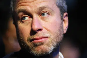 BELUM BERI KOMEN: Bekas pemilik Chelsea, Roman Abramovich, tidak mengeluarkan sebarang komen tentang dakwaan pelanggaran peraturan kewangan.