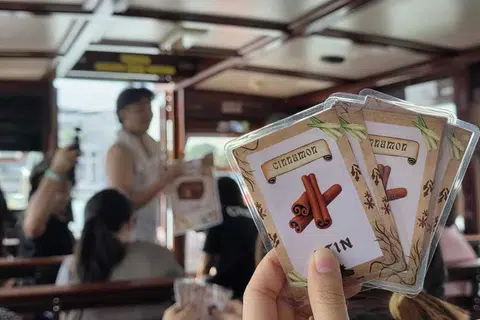 Peserta boleh menyertai sesi lelongan perdagangan secara langsung di atas ‘bumboat’ atau tongkang menerusi program ‘A Bump Through Time’ sempena Pesta Warisan Singapura (SHF) 2026 yang berlangsung dari 1 hingga 24 Mei.