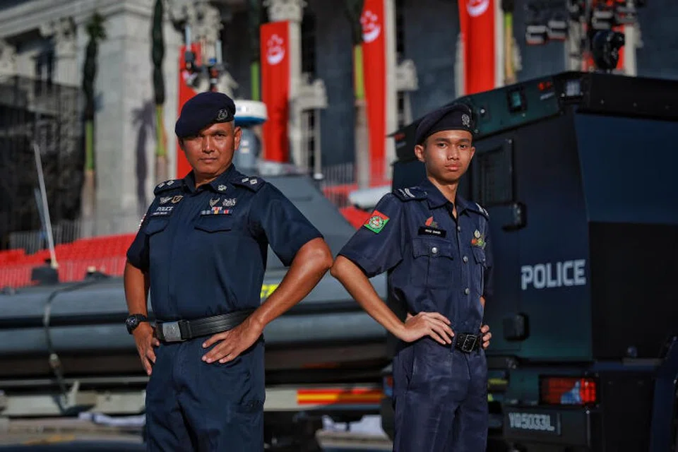 IKUT JEJAK BAPA: Muhammad Danish Arman Abdul Majid Salim (kanan) akan menyertai NDP buat pertama kali bersama bapanya Inspektor Abdul Majid Salim tahun ini.