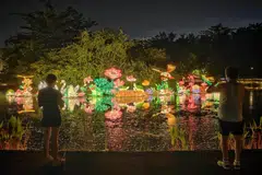 Acara ‘Lights by the Lake’ edisi ketiga anjuran Lembaga Taman Negara (NParks) bakal berlangsung di Taman Tasik Jurong dari 8 hingga 22 September sempena sambutan Festival Pertengahan Musim Luruh. 