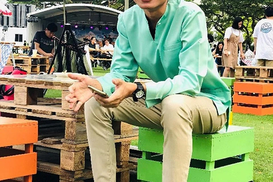 PENGASAS: Encik Muhamad Shahril Samri memperkenalkan Pantunism di media sosial untuk mencetuskan keindahan bahasa Melayu. - Foto PANTUNISM