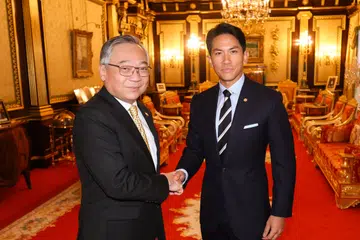 Timbalan Perdana Menteri merangkap Menteri Perdagangan dan Perusahaan, Encik Gan Kim Yong (kiri), telah mengadakan pertemuan dengan Putera Brunei, Putera Abdul Mateen Bolkiah, semasa hari terakhir kunjungan ke Brunei pada 1 Oktober. 