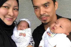 AMBIL ANAK ANGKAT: Abby dan suaminya, Muhammad Faizal Zakaria, mengambil dua anak angkat, Maisara Dayana Fathia (kiri) dan Muhammad Daiyan Fayyadh, dalam masa jarak kurang sebulan. - Foto INSTAGRAM
