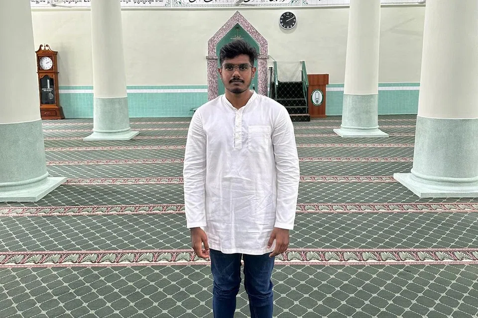 KHIDMAT DENGAN TULUS: Encik Fayaz Nazurudeen yakin belia harus  menggunakan keistimewaan dan kelebihan yang diperoleh selama ini dengan berbakti kepada masyarakat.