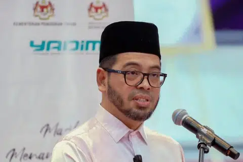 Coach cerai, agama