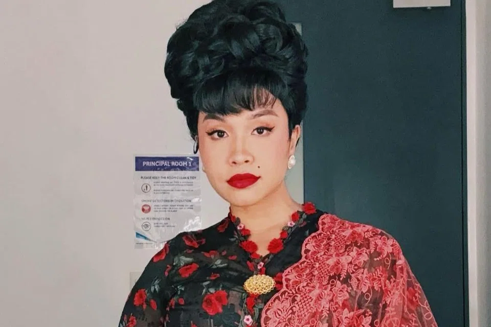 Pelawak dan pencipta kandungan, Farah Lola, merakamkan rasa gembira kerana buat julung-julung kalinya akan membawakan watak utama sebagai, ‘Saleha’ dalam sketsa ‘Sinar Lebaran 2025’.