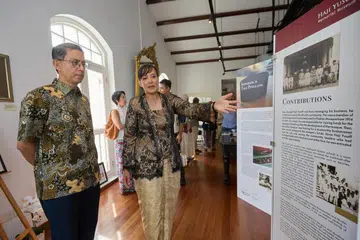 SUSUR SEJARAH: Pembukaan Muzium Memorial Haji Yusoff yang terletak di Kampong Gelam dihadiri Menteri Negara (Ehwal Dalam Negeri merangkap Pembangunan Negara), Profesor Madya Dr Muhammad Faishal Ibrahim dan Cik Hidayah Amin, cicit Allahyarham Haji Yusoff dan kurator muzium.