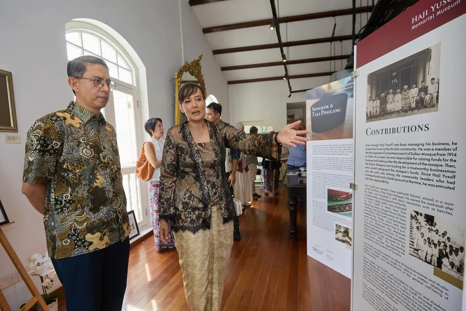 SUSUR SEJARAH: Pembukaan Muzium Memorial Haji Yusoff yang terletak di Kampong Gelam dihadiri Menteri Negara (Ehwal Dalam Negeri merangkap Pembangunan Negara), Profesor Madya Dr Muhammad Faishal Ibrahim dan Cik Hidayah Amin, cicit Allahyarham Haji Yusoff dan kurator muzium.
