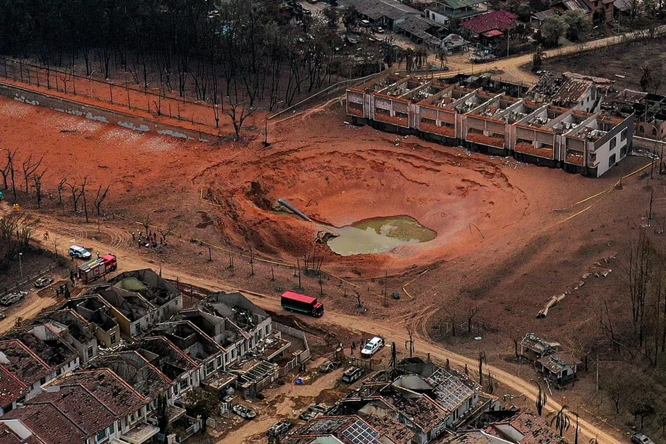Keadaan di kawasan kebakaran melibatkan kebocoran saluran paip gas di Jalan Putra Harmoni, Putra Heights, Selangor, yang kini padam sepenuhnya ketika ditinjau sekitar 12 tengah hari 2 April.